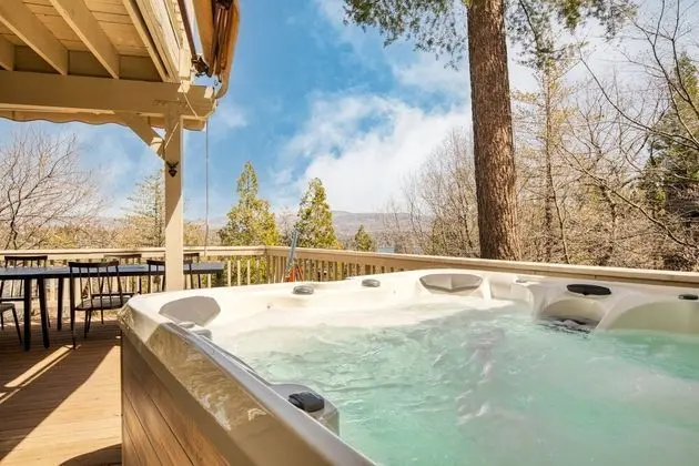 Pollock by Avantstay Stunning Views w/ Movie Room, Hot Tub, Game Room & Large Balcony - İç Mekan