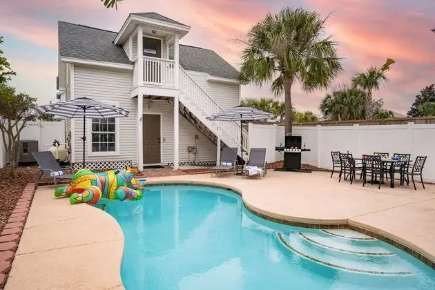 Polly by Avantstay Stunning 7 Bedroom Haven w/ Pool & Pool Table
