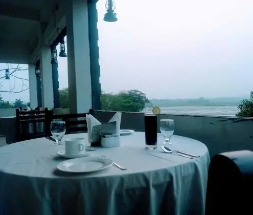 Polo Lake Resort Neermahal - Yerinde Yemek