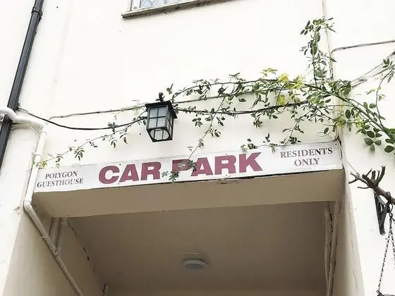Polygon Guest House - Otopark