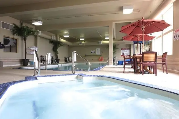 Pomeroy Hotel and Conference Centre Fort St. John - Havuz
