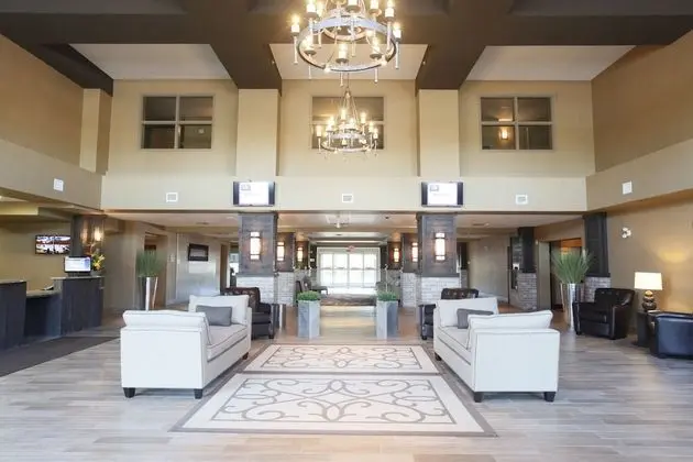 Pomeroy Inn & Suites at Olds