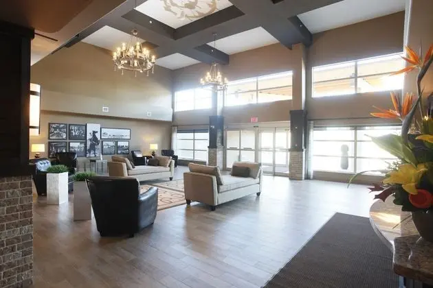 Pomeroy Inn & Suites at Olds - Lobi