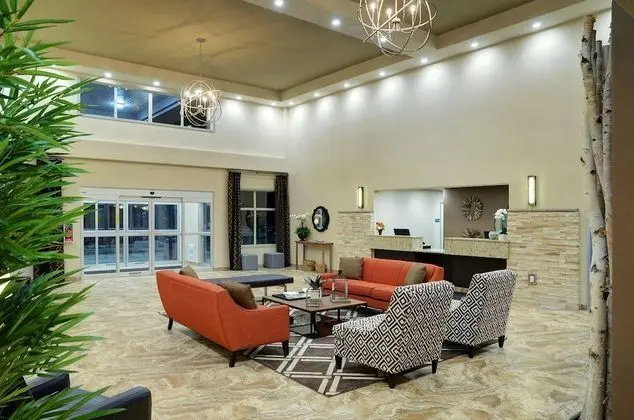 Pomeroy Inn And Suites Vermilion - Lobi