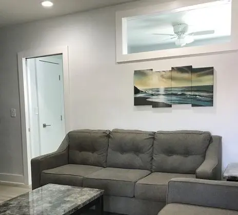Pompano Breeze - Lobi