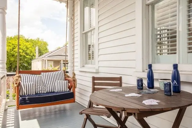 Pond by Avantstay 10mins From French Quarter in the Iconic City of Charleston w/ Balcony