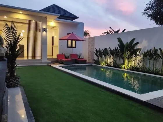 Pondok Denayu Homestay - Havuz