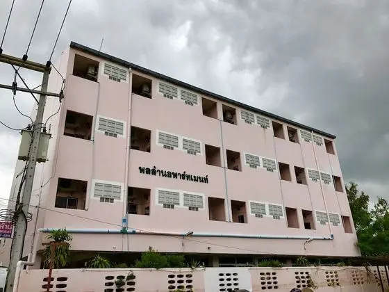 Ponlaan Apartment