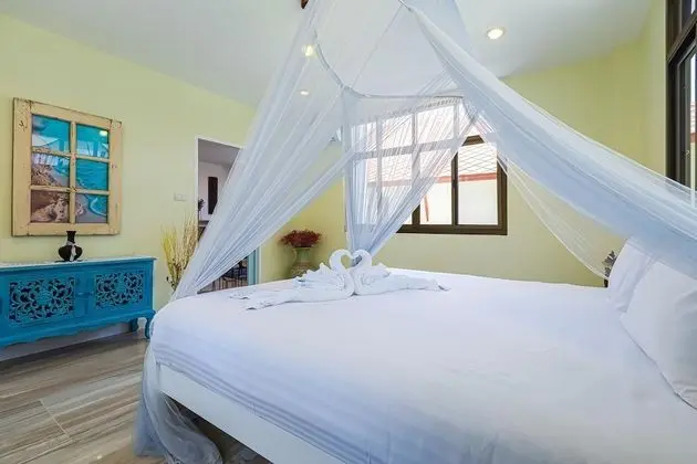 Pool villa 4 BR walking to Beach HV - Oda
