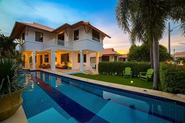 Pool villa 4 BR walking to Beach HV - Öne Çıkan Resim