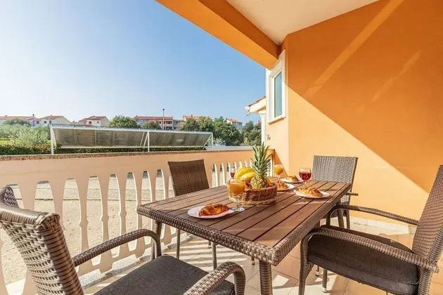 Pool Apartment Suzi 1