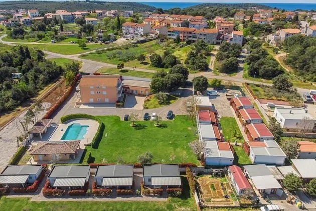 Pool Apartment Suzi 11