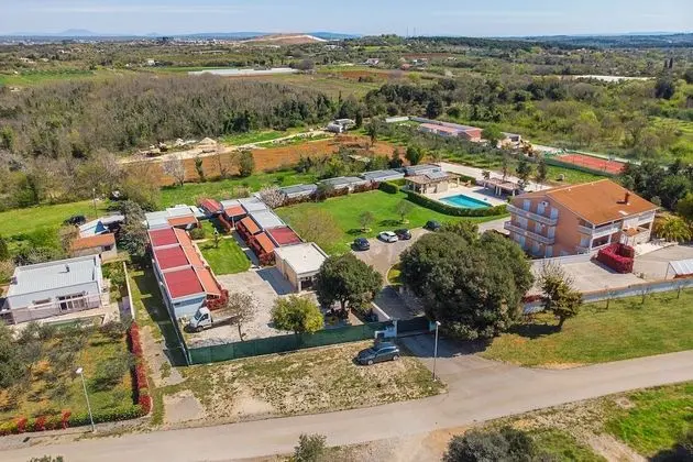 Pool Apartment Suzi 12