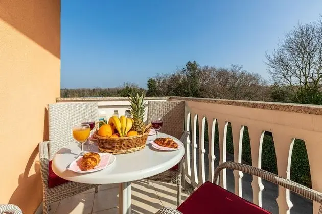 Pool Apartment Suzi 6