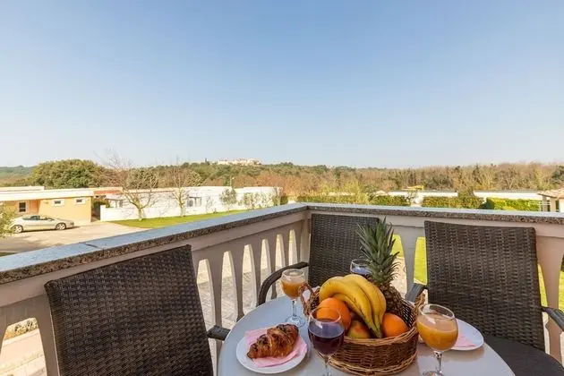 Pool Apartment Suzi 7