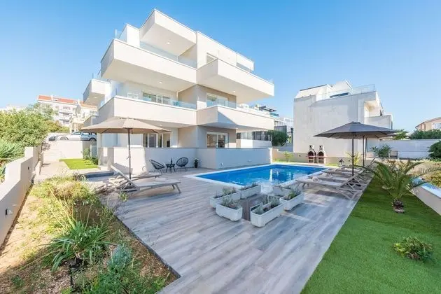 Pool apartments Villa Meteorite - Dış Mekan