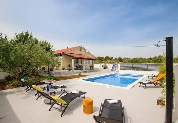 Pool Villa Divna