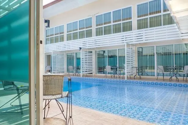 Villa Pool Lay Resort Pattaya - Havuz