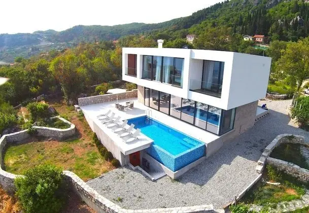 Pool Villa Luxoria Trebesin