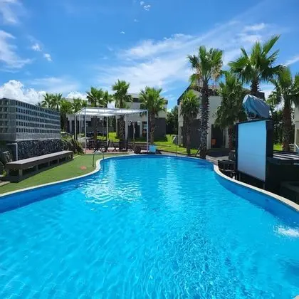 Pool & Villa Sorang