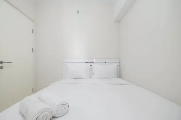 Pool View 2BR Apartment @ Springlake Summarecon