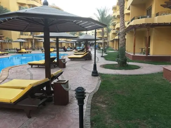 Pool View Apart At British Resort 1532