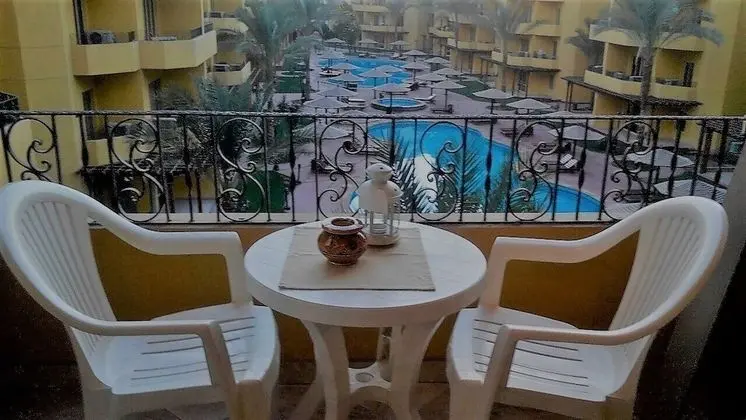 Pool View Apart At British Resort 1532 - Öne Çıkan Resim