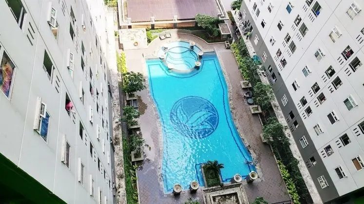 Pool View Apartment Green Pramuka