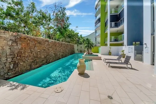 Pool View City Centre Apartment 206 - Havuz
