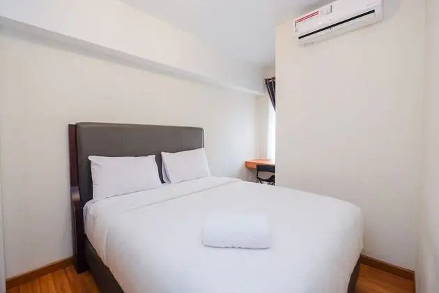 Pool View and Homey 2BR Apartment @ Springlake Summarecon