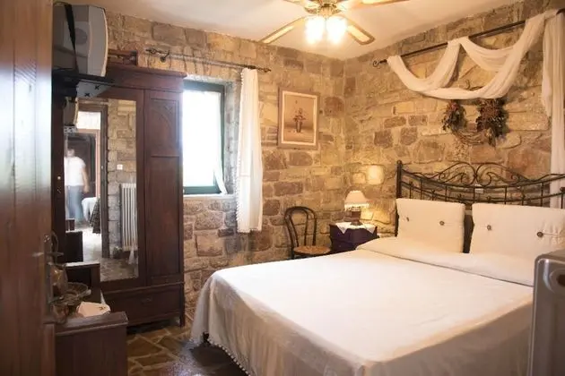 Poolside Castle, Panoramic Seaview Retreat - Oda
