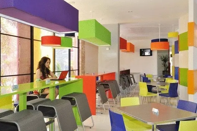 POP! Hotel Denpasar - Bar