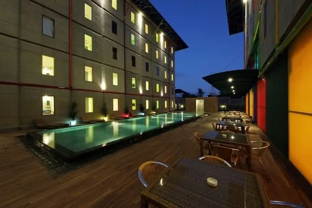 POP! Hotel Kuta Beach - Bali - CHSE Certified - Havuz