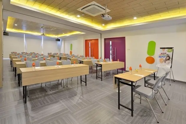 POP! Hotel Stasiun Kota Surabaya - İş / Konferans