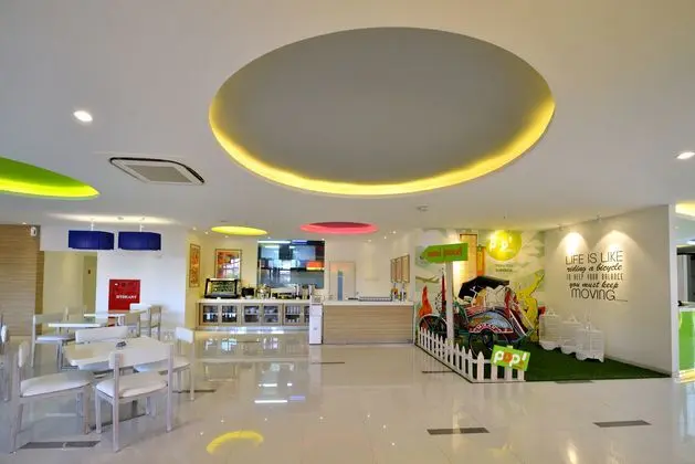 POP! Hotel Stasiun Kota Surabaya - Lobi