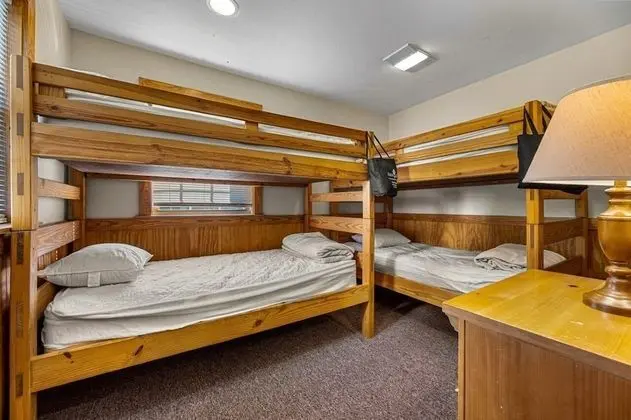 Poplar Point Condo Unit 12C - Two Bedroom Condo - Oda