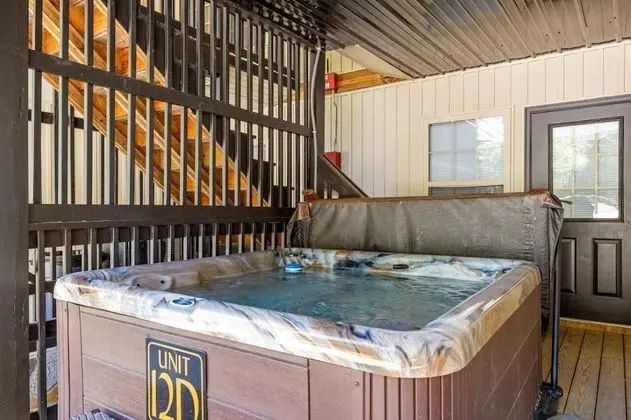 Poplar Point Condo Unit 12D - Two Bedroom Condo - Spa