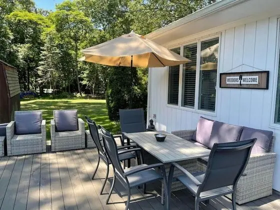 Poppy s Hampton House Large Yard Near Town Beach Restaurant Newl