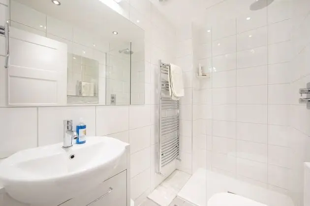 Popular and Charismatic Apartment a Short Walk to The Thames - Banyo Tipleri