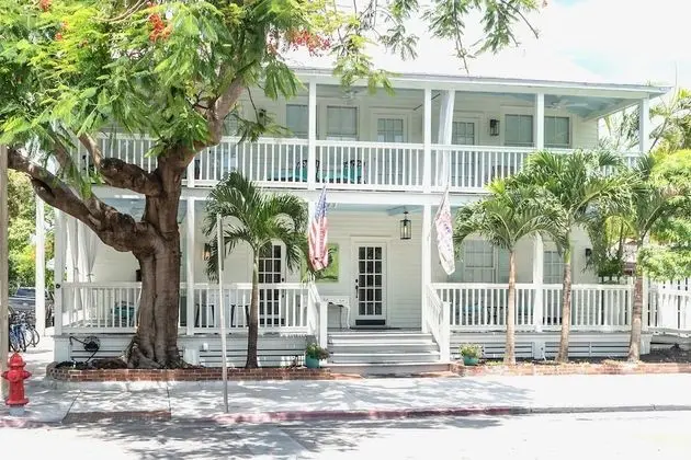 The Porch on Frances Inn