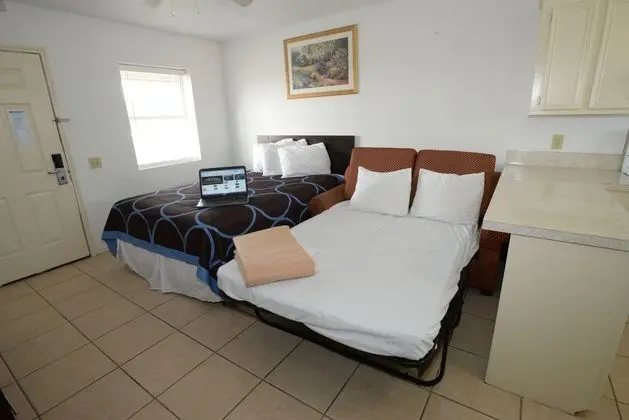 Port Isla Inn