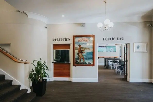 Port Macquarie Hotel - Lobi
