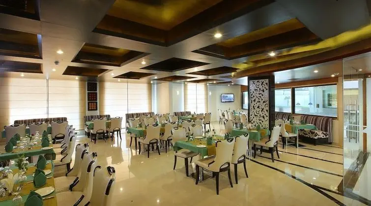 Hotel Port Palace Kovalam - Yerinde Yemek