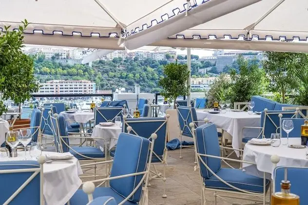 Hotel Port Palace - Yerinde Yemek