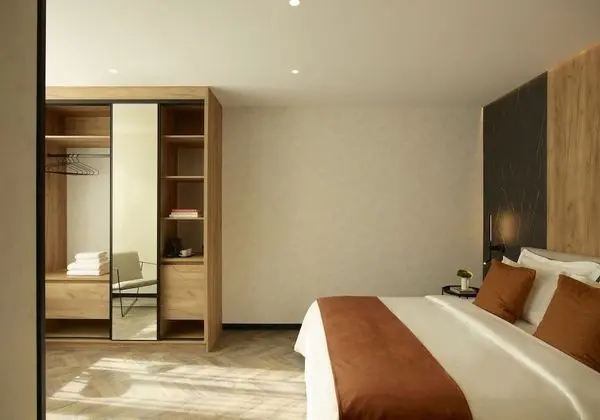The Port Square Hotel - Oda