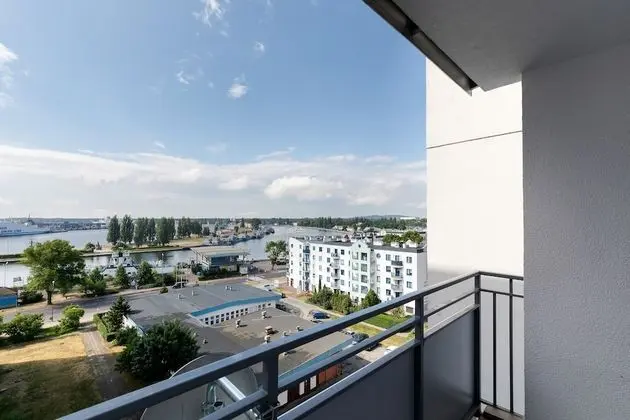 Port View Apartment by Renters
