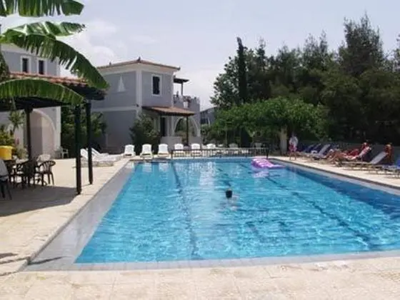 Portego Hotel & Apartments - Havuz