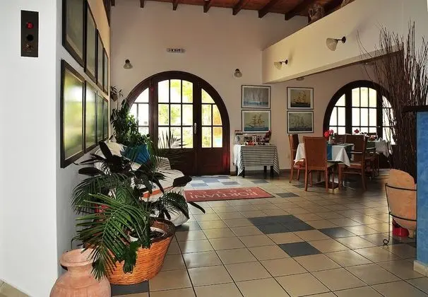 Portiani Hotel - Lobi