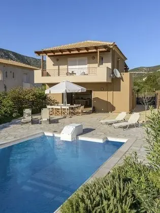 Porto Aqua Vista - Premium Seaside Villa with Pool