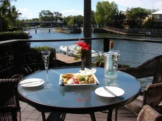 Portside Noosa Waters - Yerinde Yemek